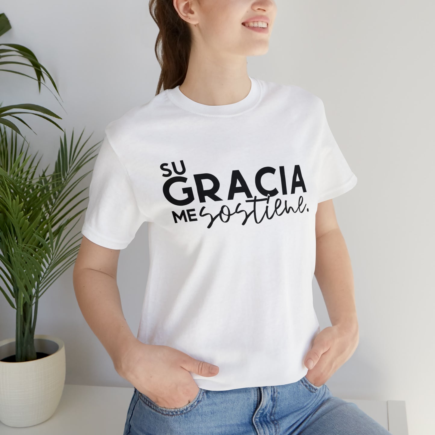 Su Gracia me Sostiene Unisex Jersey Short Sleeve Tee