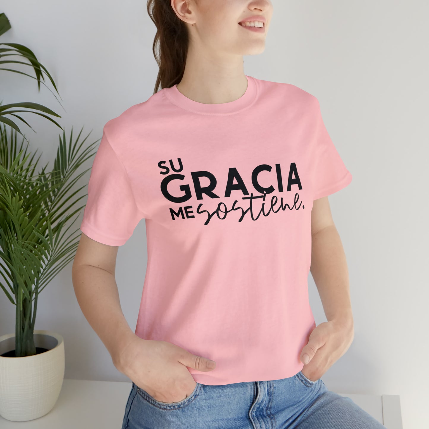 Su Gracia me Sostiene Unisex Jersey Short Sleeve Tee